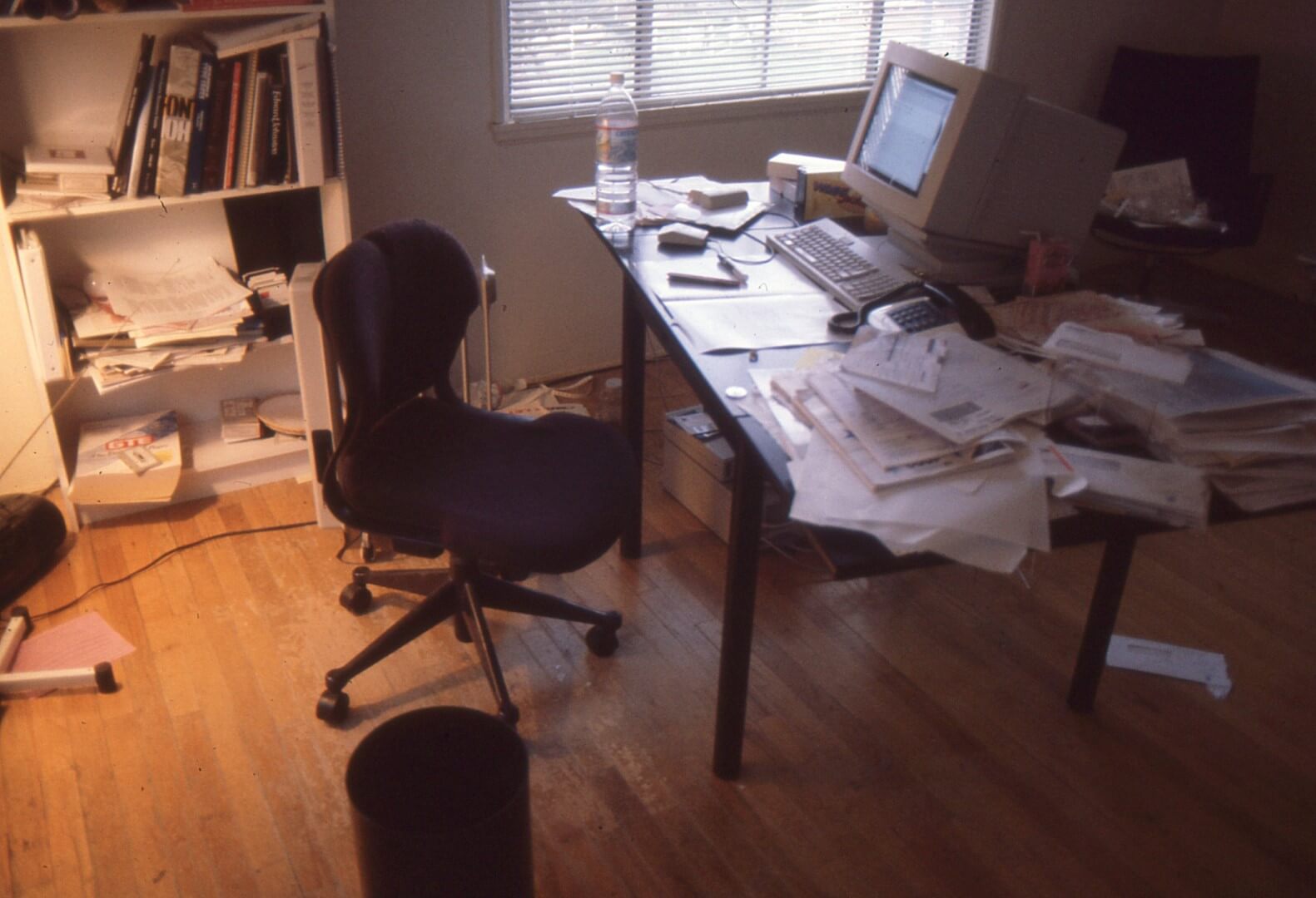 1993: Thompson’s studio in Thousand Oaks, CA and the Mac IIcx, where he drew Clicker and the first styles of Agenda.